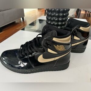 Air Jordan 1 Retro High OG ‘Black Metallic Gold’ 555088-032